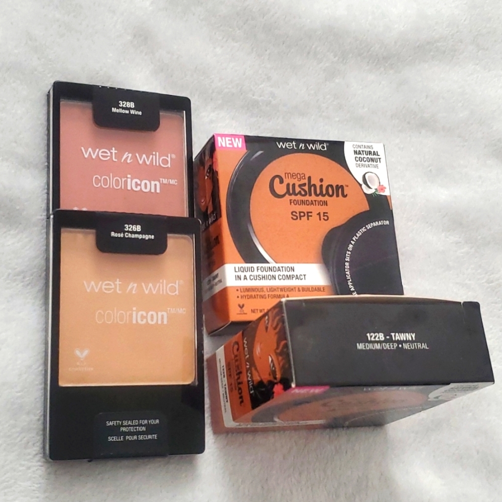 Wet & Wild Mega Cushion Foundation 122B- Tawny & Eyeshadows